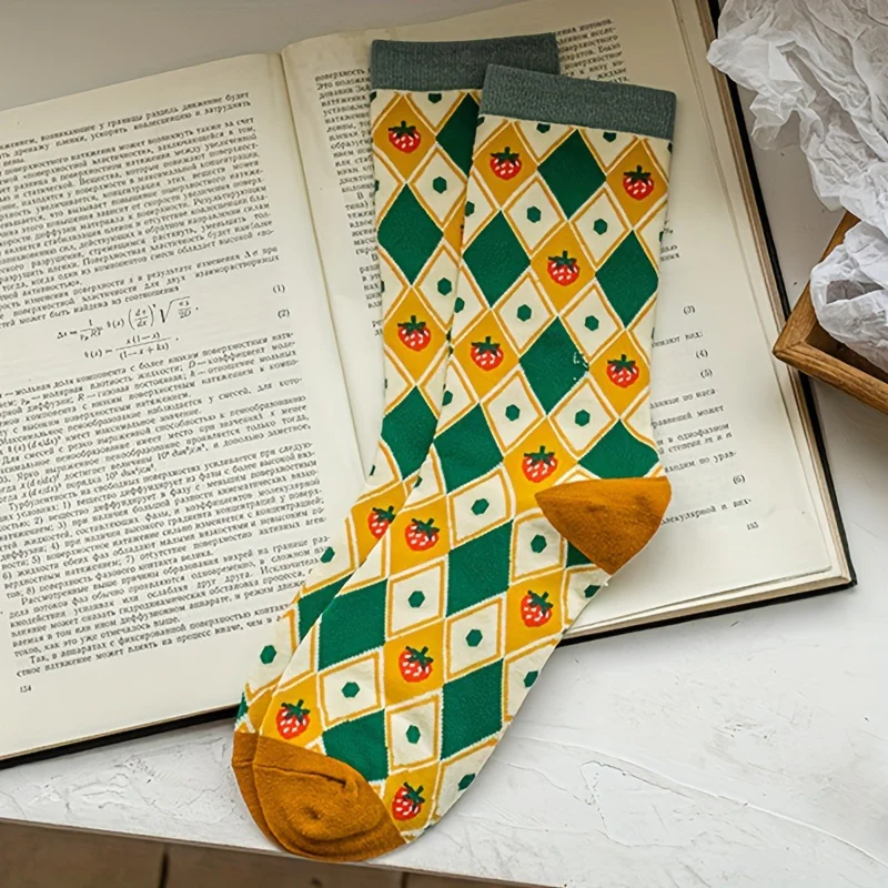 5 Pairs Breathable Plaid Crew Socks 5 pairs of fashion plaid various patterns crew socks, breathable and comfortable casual for both men and women men and women, suitable for men's outdoor wear, four seasons wear